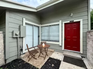 Photo #5: 55133156 Listing