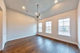 Photo #5: 57093896 Listing