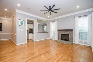 Photo #5: 58191390 Listing