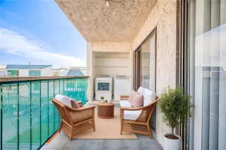 Photo #5: 59878115 Listing