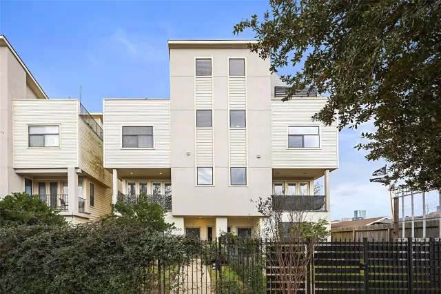 MLS: 60562948 Condo For Sale