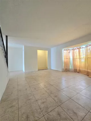 Photo #5: 60745182 Listing 