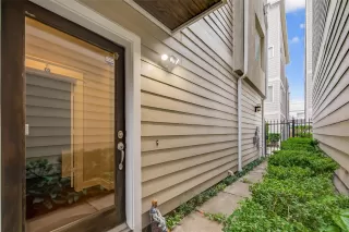 Photo #3: 61627783 Listing 