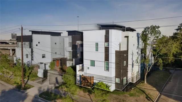 MLS: 62155863 Condo For Sale