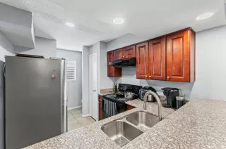 Photo #5: 62339696 Listing