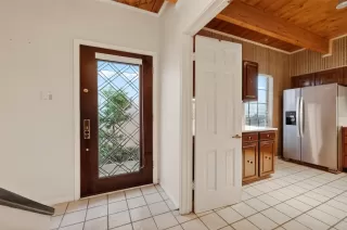 Photo #2: 62521809 Listing