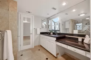 Photo #6: 62521809 Listing