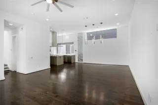 Photo #6: 62722697 Listing 