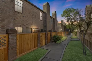 Photo #3: 63816588 Listing 