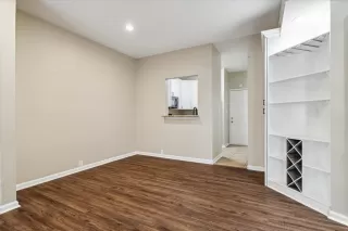 Photo #5: 63943226 Listing