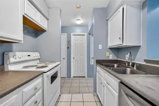 Photo #4: 64088956 Listing