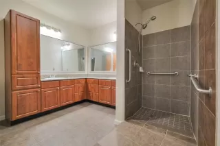 Photo #5: 64500483 Listing