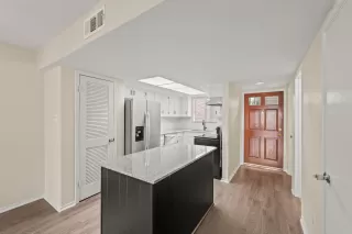 Photo #6: 64805971 Listing