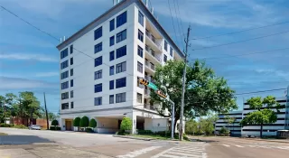 Photo #5: 67056892 Listing