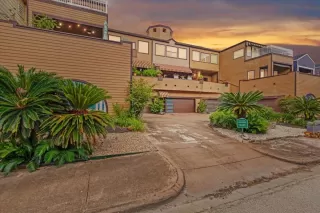 More Details about MLS # 6764058 : 1020 COLUMBUS STREET