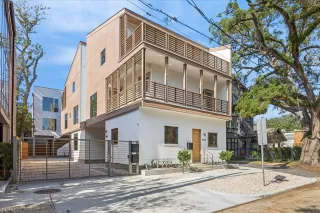 Photo #2: 67978720 Listing