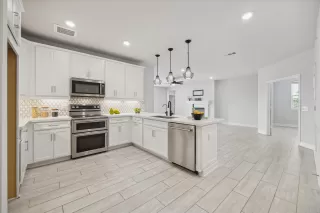 Photo #4: 68146713 Listing