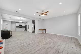 Photo #4: 68582492 Listing