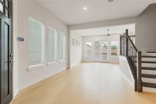 Photo #6: 6875985 Listing