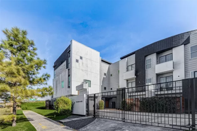 MLS: 68991358 Condo For Sale