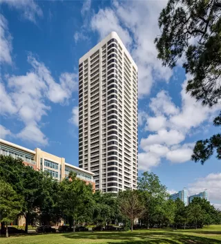More Details about MLS # 69763939 : 1701 HERMANN DRIVE # 21F