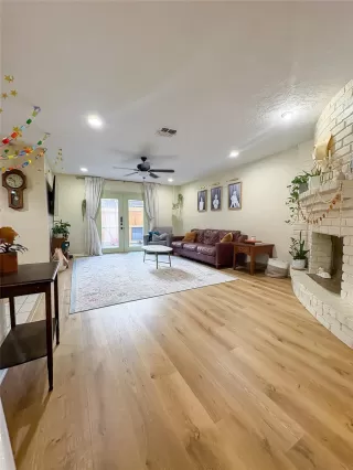 Photo #5: 70243579 Listing 