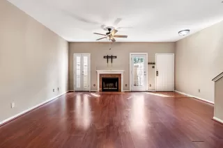 Photo #5: 70458368 Listing 