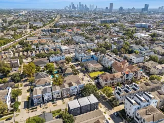 Photo #1: 70580848 Listing 