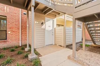 Photo #4: 70642386 Listing 