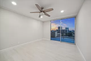 Photo #4: 71082268 Listing