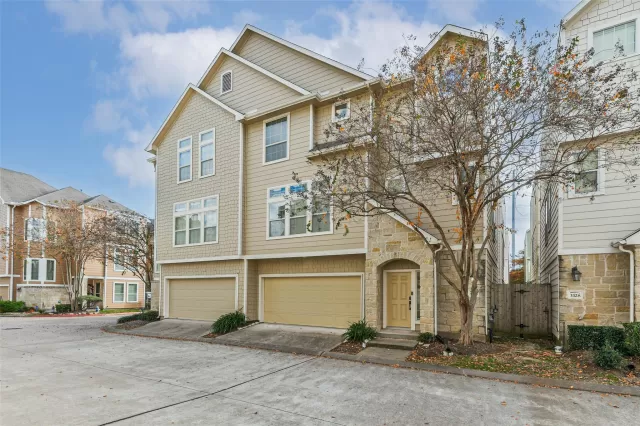 MLS: 71371637 Condo For Sale