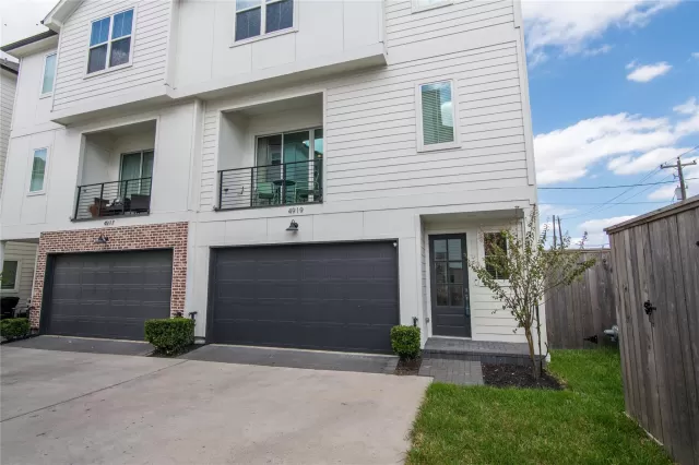 MLS: 7204114 Condo For Sale