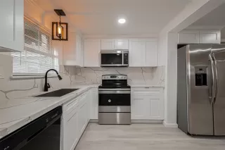 More Details about MLS # 72044664 : 12 HYDE PARK BOULEVARD # 7