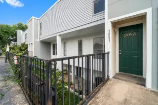 Photo #2: 72092689 Listing 