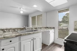 Photo #5: 72092689 Listing 