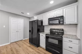 Photo #5: 72109024 Listing 