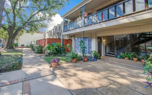 MLS: 72550198 Condo For Sale