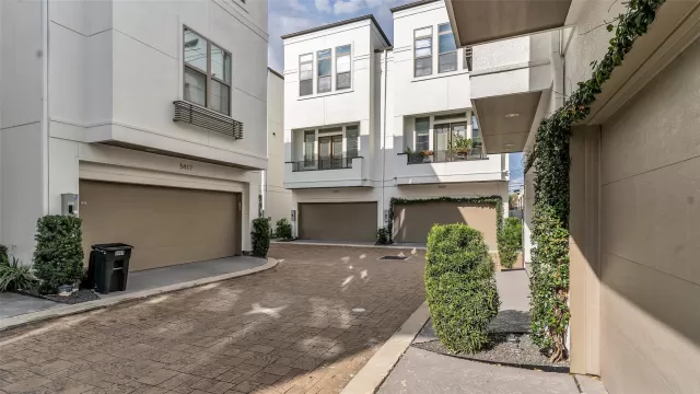 MLS: 72842346 Condo For Sale