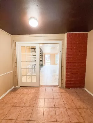 Photo #5: 72954642 Listing