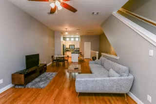 Photo #3: 73071934 Listing