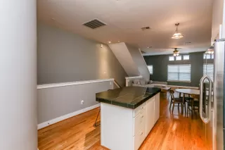 Photo #6: 73071934 Listing