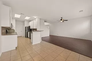 Photo #5: 73075382 Listing