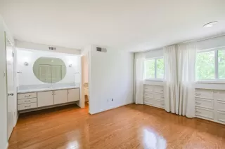 Photo #6: 73503814 Listing