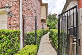 Photo #2: 73723104 Listing 