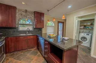 Photo #5: 74289187 Listing 