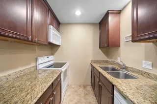 Photo #4: 74556559 Listing