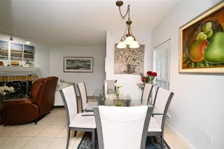 Photo #6: 74557764 Listing