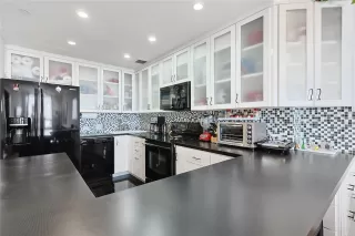 Photo #3: 74582672 Listing 