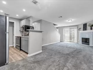 Photo #5: 74850160 Listing 