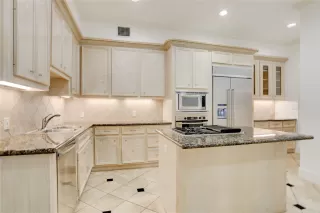 Photo #4: 74969688 Listing